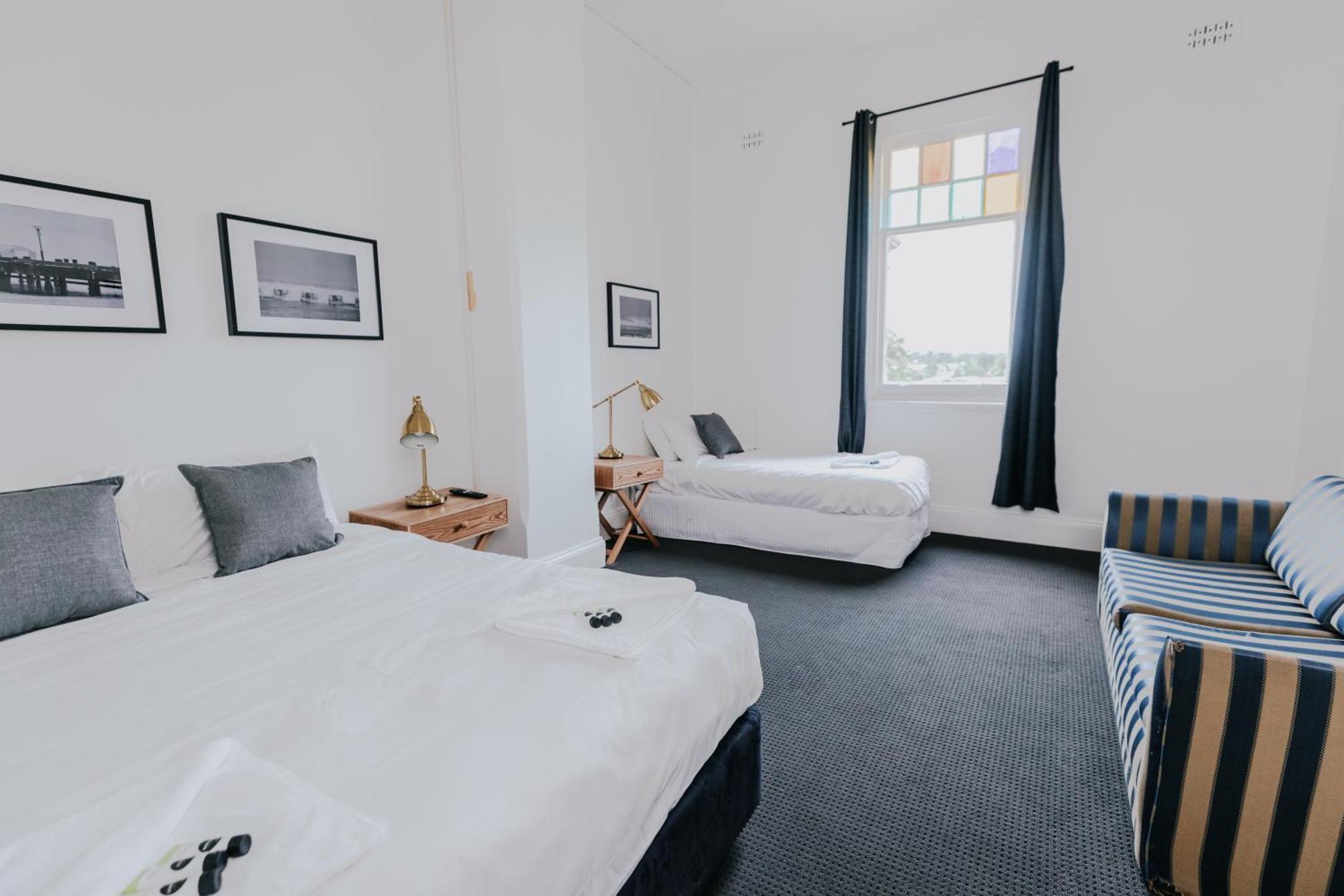 Holmesville Hotel Bilik gambar