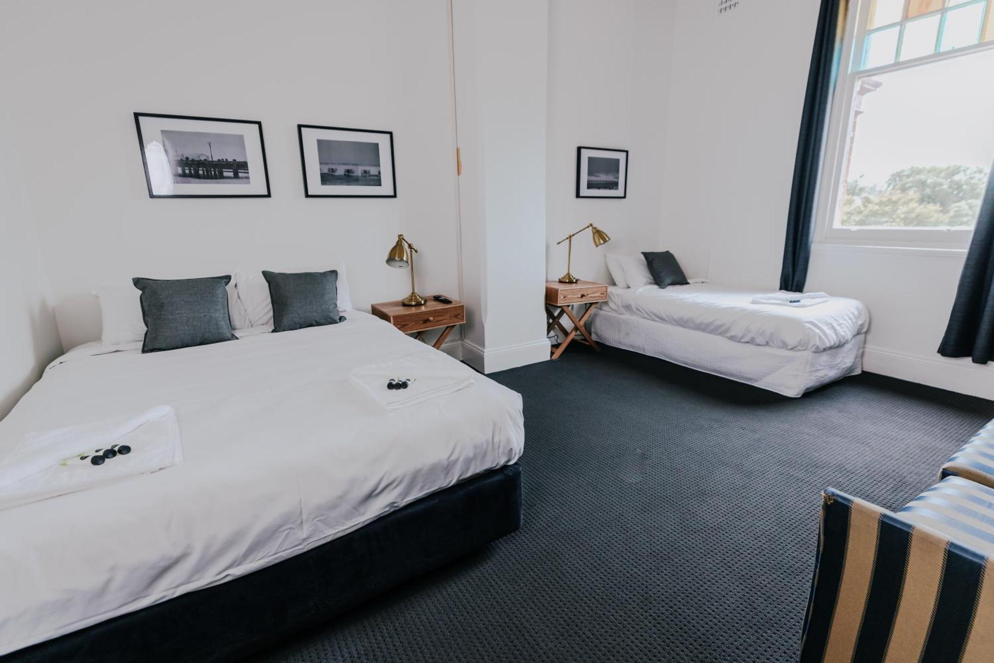 Holmesville Hotel Bilik gambar